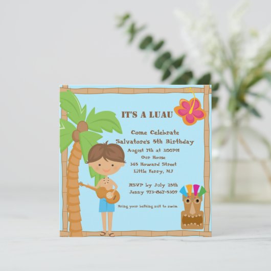 ハワイの男の子のルアウ（ハワイ式宴会）の正方形の誕生日の招待状 招待状 (スタンド正面)