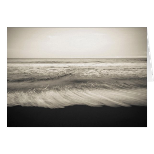 ハワイの白黒の海の風景 (正面横)
