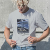 ハワイの黒い砂のビーチでのカメTシャツ Tシャツ