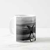 ハワイアンサーファーHeading Home, Black and White» コーヒーマグカップ (正面左)
