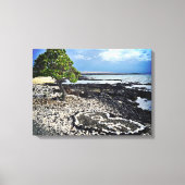 ハワイブラックサンドビーチ&コーラル「愛」ハート写真 キャンバスプリント (正面)