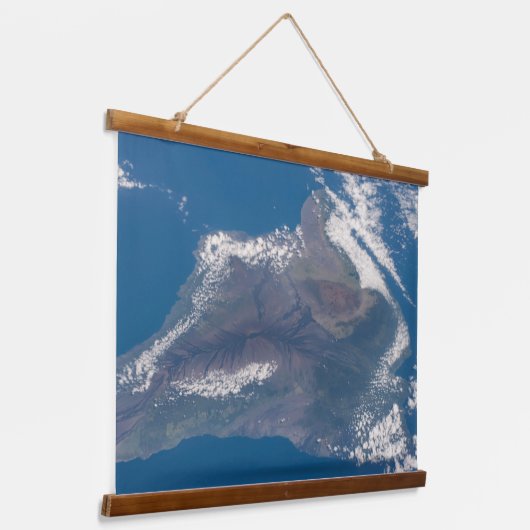 ハワイ島とその山 吊り下げ型タペストリー (傾斜あり)