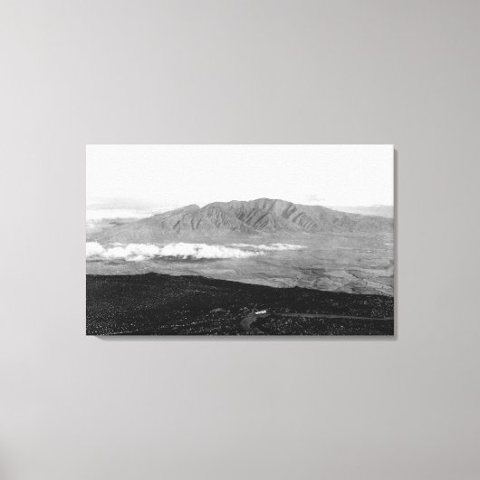 ハワイ州マウイ – ハリーアカラの頂上からの眺め キャンバスプリント (正面)