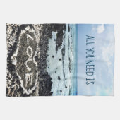 ハワイ黒砂ビーチコーラルラブハート写真 キッチンタオル (横)