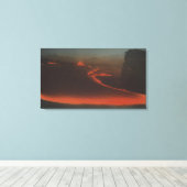 ハワイ – アクティブからの溶岩トレイルのビュー キャンバスプリント (インサイチュ (ウッドフロア))