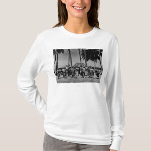 ハワイ-フラ女の子の踊ることのライン Tシャツ