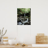 ハワイ、マウイ、ブループールに滝が流れ込む ポスター (キッチン)