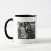 ハワードヒューズinスプルチェグースウッド飛行機 マグカップ (左)