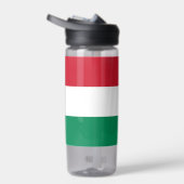 ハンガリー国旗を掲げたウォーターボトル ウォーターボトル (右面)