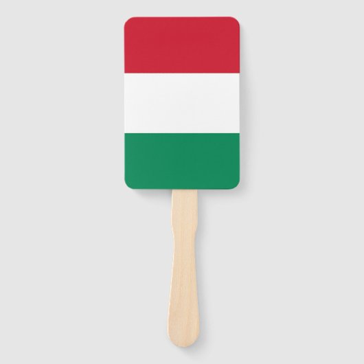 ハンガリー国旗を掲げたハンドファンのセット ハンドファン (正面)