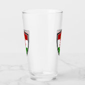 ハンガリー国旗を掲げた武器 タンブラーグラス (右)