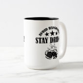 ハングオーバー滞在飲、飲みおもしろい引用文を避ける ツートーンマグカップ (正面右)