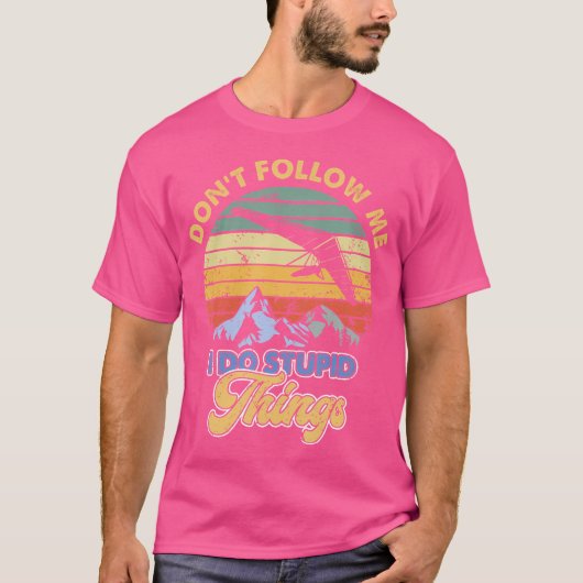 ハンググライダー やばいことをするからついてくるな Tシャツ (正面)