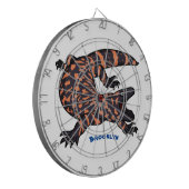 ハングリーギラモンスタントリザード漫画イラストレーション ダーツボード (正面左)