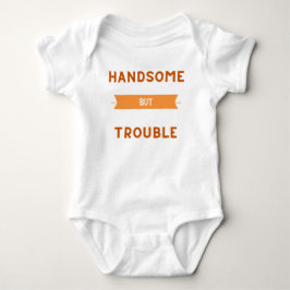 ハンサムだけどトラブルメーカーのベイビー - かわいい幼児用Tシャツ ベビーボディスーツ