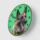 ハンサムなドイツのシェパード犬、黒い数字が丸い  ラウンド壁時計 (傾斜)