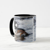 ハンサムなフード付きメルガンザーが動き出す マグカップ (正面左)