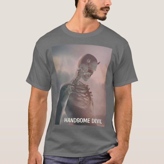 ハンサムな悪魔。角のあるスケルトン Tシャツ (正面)