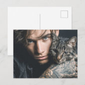 ハンサムな男性と猫のアートポストカード ポストカード (正面/裏面)