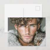 ハンサムな男性と猫のアートポストカード ポストカード (正面/裏面)