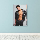 ハンサムな若い男性モデル伸ばしキャンバス キャンバスプリント (インサイチュ (ウッドフロア))