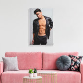ハンサムな若い男性モデル伸ばしキャンバス キャンバスプリント (インサイチュ (リビング))