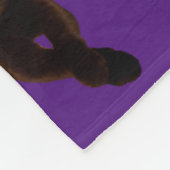 ハンサムな黒猫フォト切り出しオンダークパープル フリースブランケット (角)