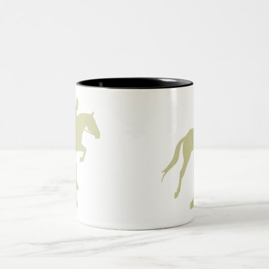 ハンターのジャンパーの馬及びライダー(セージグリーン)のギフト ツートーンマグカップ (中央)