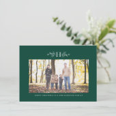 ハンターグリーンのクラシックなモノグラムがついた、素朴なクリスマスの写真 シーズンカード (スタンド正面)