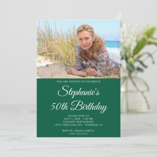 ハンターグリーンエレガントホワイトスクリプト50誕生日 招待状 (スタンド正面)