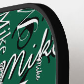 ハンターグリーン全体の名前を繰り返す ピックルボールラケット (左詳細)