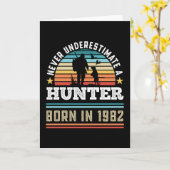 ハンタ生まれ1982年40歳の誕生日狩り犬ギフト カード (黄色い花)