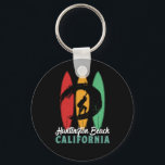 ハンティントンビーチカリフォルニアヴィンテージレトロサーフィン キーホルダー<br><div class="desc">ヴィンテージサーフィンを愛し、海波に乗るサーファーのためのレトロなサーフボードデザイン。夏カッコいいの休日、春のブレーク商品の人のための熱い日楽しむ、熱帯の天気、ヤシの木の下で日光浴。ビーチグランジパーティーを楽しんで焚き火を歌いながら衣服にのまわりにデザインする。お土産素晴らし、クリスマスプレゼント、誕生日プレゼントあなたの家族や友人のための楽しむサーフィンスポーツ。</div>