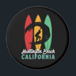 ハンティントンビーチカリフォルニアヴィンテージレトロサーフィン マグネット<br><div class="desc">ヴィンテージサーフィンを愛し、海波に乗るサーファーのためのレトロなサーフボードデザイン。夏カッコいいの休日、春のブレーク商品の人のための熱い日楽しむ、熱帯の天気、ヤシの木の下で日光浴。ビーチグランジパーティーを楽しんで焚き火を歌いながら衣服にのまわりにデザインする。お土産素晴らし、クリスマスプレゼント、誕生日プレゼントあなたの家族や友人のための楽しむサーフィンスポーツ。</div>
