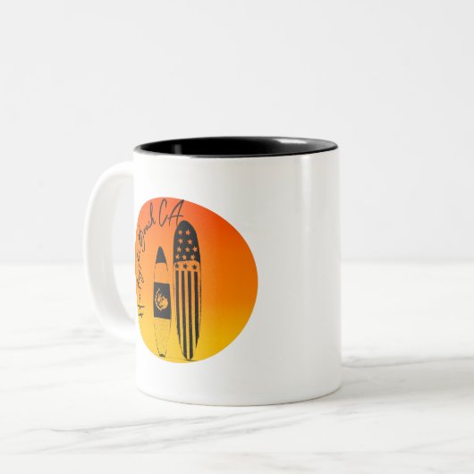 ハンティントンビーチサーフボードとサンセット» ツートーンマグカップ (正面左)