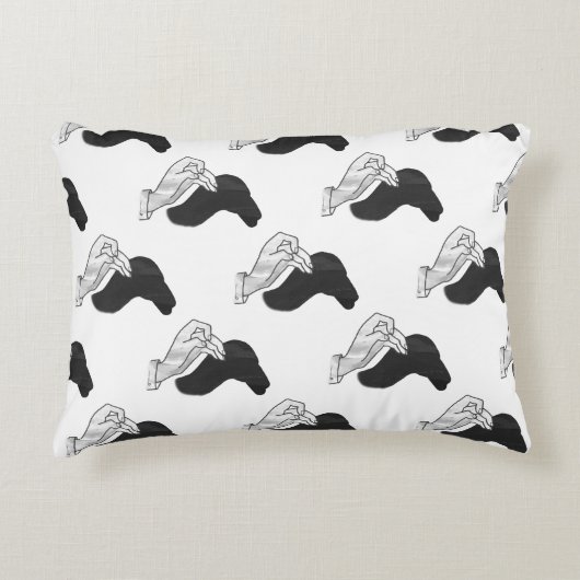 ハンドシルエットラクダ アクセントクッション (正面)