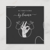 ハンドニードルと糸のロゴシーストレステーラーグレー スクエア名刺 (正面)