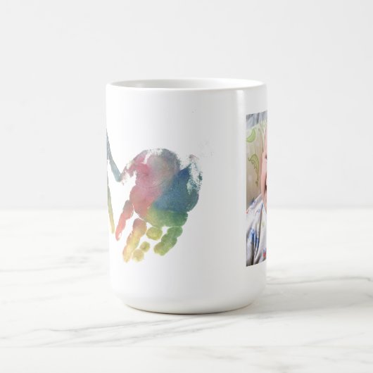 ハンドプリントハートCutest Toddlerベビー写真 コーヒーマグカップ (中央)