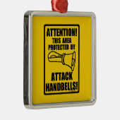 ハンドベルを攻撃 メタルオーナメント (右)