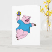 ハンドボールを持つハンドボール選手の豚 カード (黄色い花)