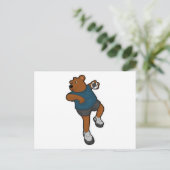 ハンドボール選手を攻撃するクマ ポストカード (スタンド正面)