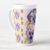 ハンド絵を描パープルパンシーパンジーフローララテマグ カフェラテマグ (左アングル)