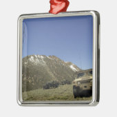 ハンプ川が再送現場に停まっている メタルオーナメント (左)