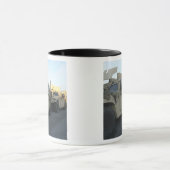 ハンベはモレヘッドシティの桟橋に座る マグカップ (中央)