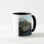 ハンベはモレヘッドシティの桟橋に座る マグカップ (正面右)