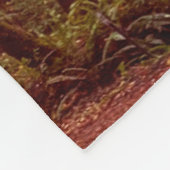 ハンボルト秋の緑の木々を抜けるウェットロード フリースブランケット (角)