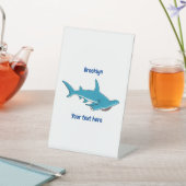 ハンマーヘッドシャーク漫画イラストレーション 台座サイン (インサイチュ)