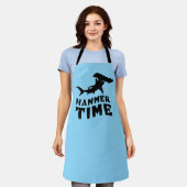 ハンマー時間 | Hammerhead Shark愛好家のためのデザイン エプロン (着用した状態)