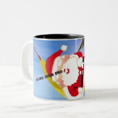 ハンモックとヤシの木を凍らせるサンタ ツートーンマグカップ (正面左)