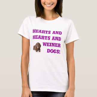 ハートおよびハートおよびウィーナー犬 Tシャツ